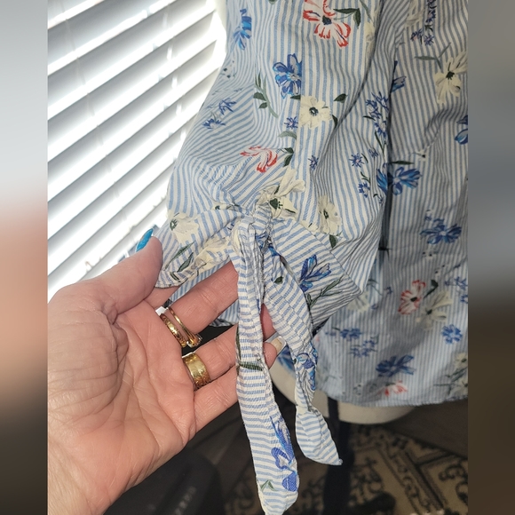 H&M WOMEN'S TOP. FLORAL/STRIPE/SHORT SLEEVE SIZE 6 - Picture 2 of 5